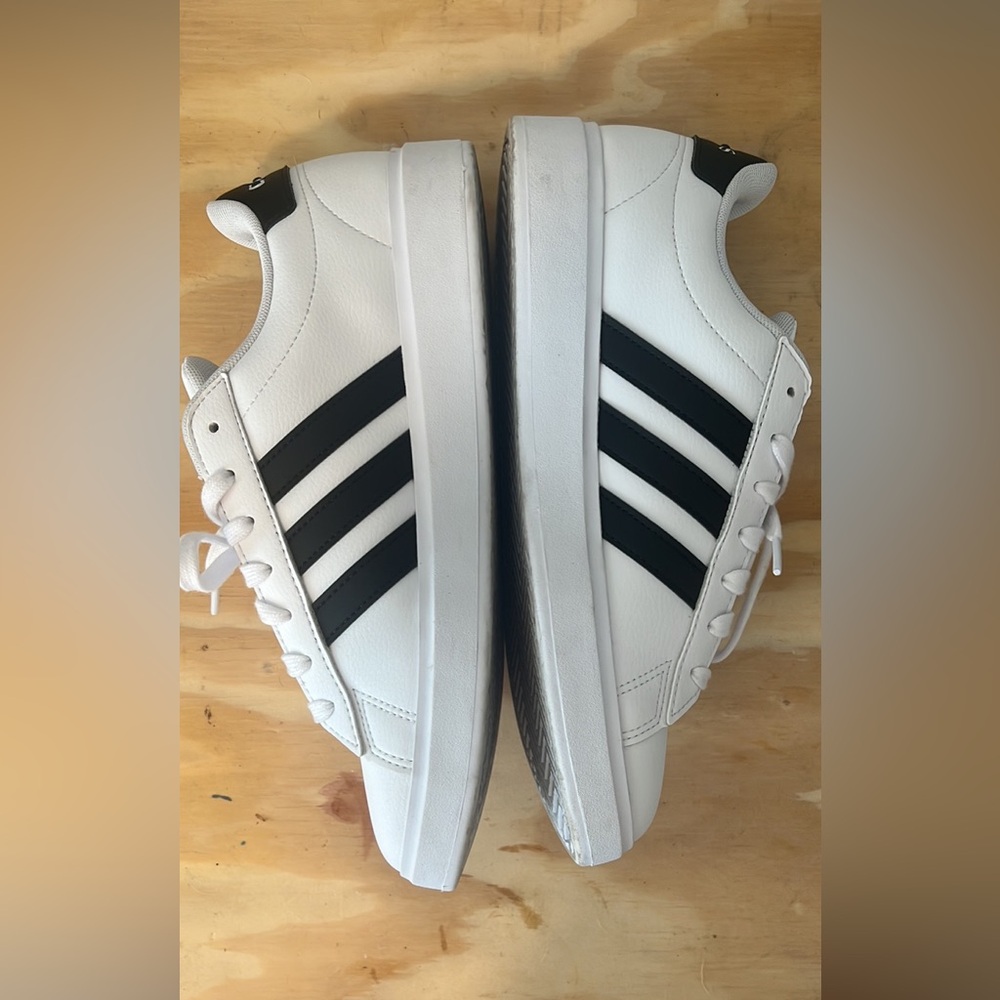 AdidasGrand Court 2.0 Cloudfoam Sneakers size 9